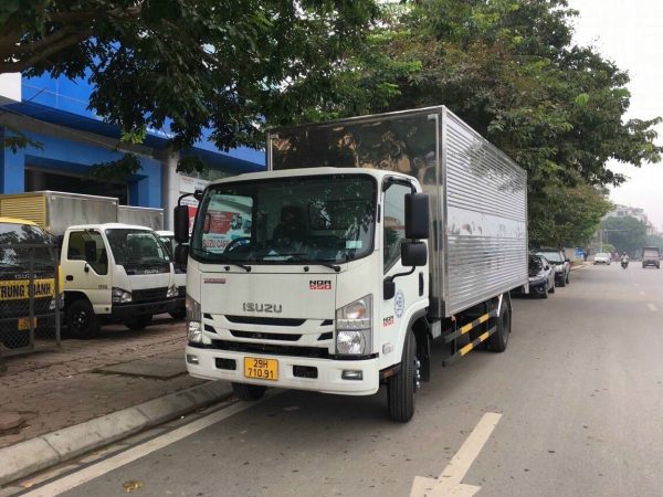 ISUZU 5.3 TẤN THÙNG KÍN