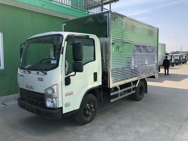 ISUZU 2.2 TẤN THÙNG KÍN QLR